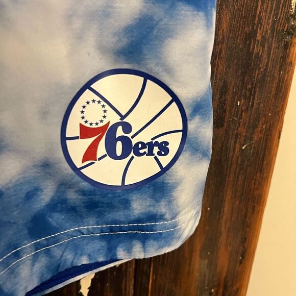Mitchell & Ness NBA Hardwood Classics NWT  women’s Philadelphia 76 ers shorts. L - Picture 2 of 10